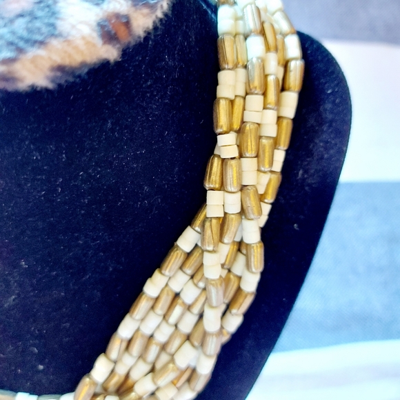 Vintage 1960s Two Tone Beaded Choker Necklace - Picture 3 of 3